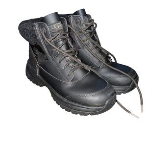 UGG Black V2 Boots size 7